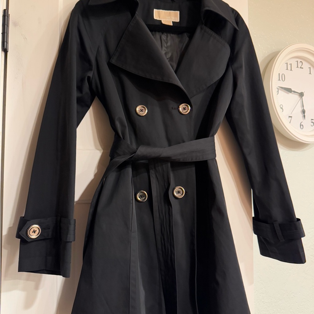 Chic Black Double-Breasted Trench Coat